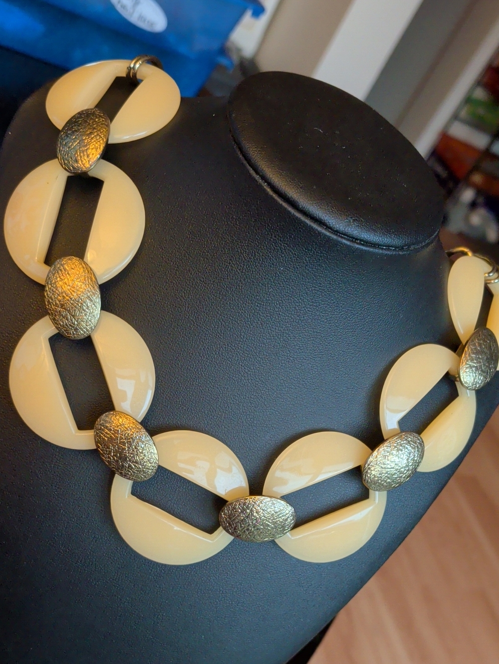 Talbots Chic Cream Link Statement Vintage Necklace with Textured Gold Accents